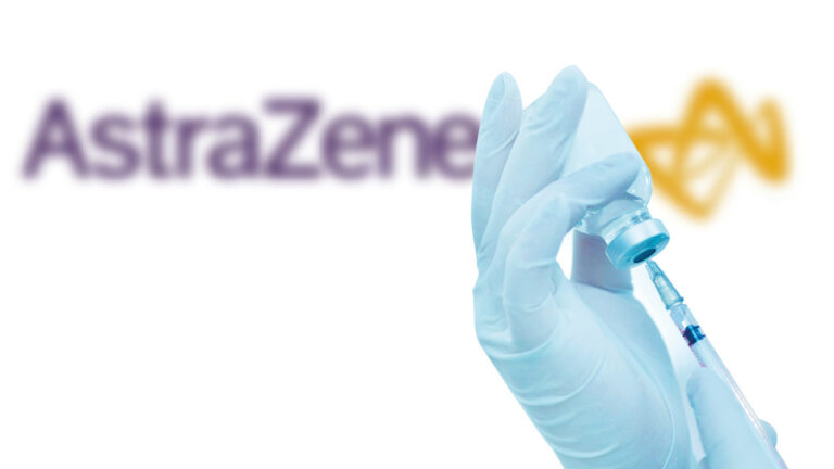 Вакцина производства AstraZeneca защитила людей от коронавируса B.1.1.7