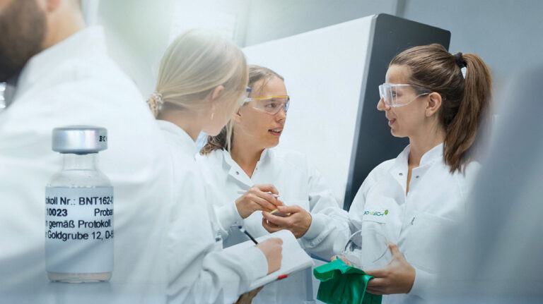 Pfizer и BioNTech подали заявку на условное разрешение продажи вакцины от коронавируса в Европе