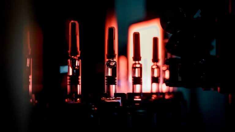 В России началось клиническое исследование вакцины «Петровакс» и CanSino Biologics от коронавируса